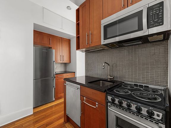 3rd image of 71 Park Ave #11D