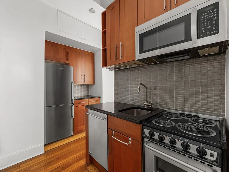 71 Park Ave #11D — Photo 3
