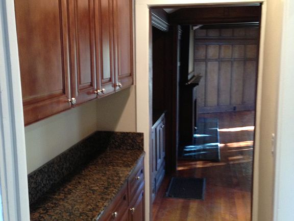 5th image of 140 N Hillcrest Blvd