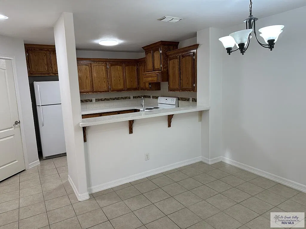 3 bed, 2.0 bath, 1948 sqft, $1,700 — Photo 4