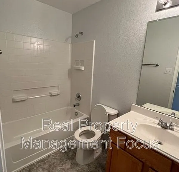 1004 Trickham Dr — Photo 15
