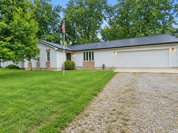 404 E Oak St, Le Roy, IL 61752