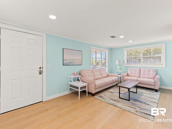 5th image of 1013 W Lagoon Ave
