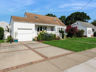 99 Sunset Avenue, Farmingdale, NY, 11735