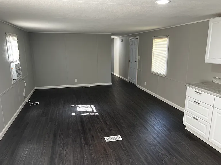 11700 E Waterman St — Photo 4