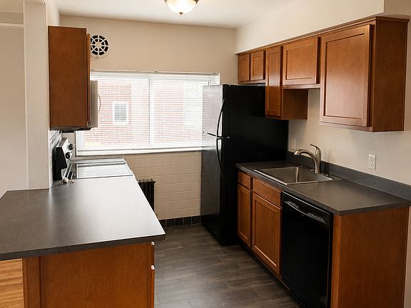 3rd image of 637 Maple Dr APT B