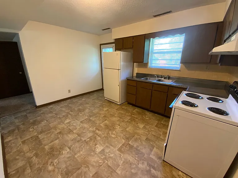 560 N East Park Ln — Photo 64