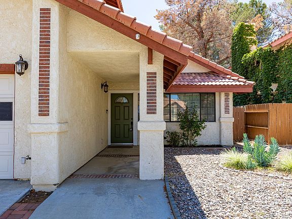 4th image of 217 Yellowstone Pl