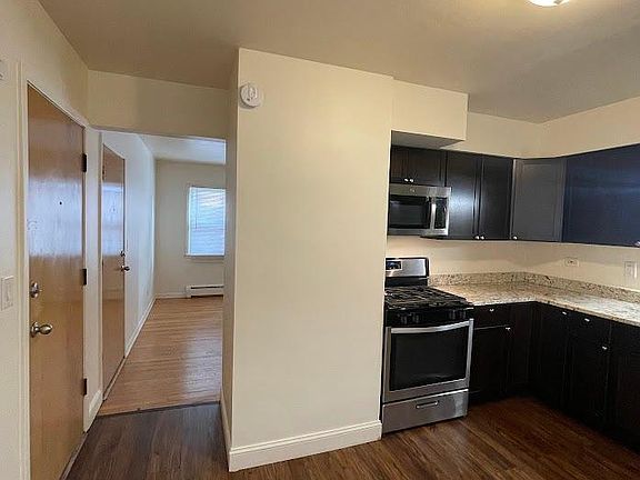 5th image of 2431 N 78th Ct Unit 1W