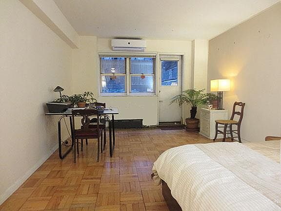 4th image of 321 E 45th St APT 1G