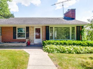 407 Highview Dr, Fox River Grove, IL 60021