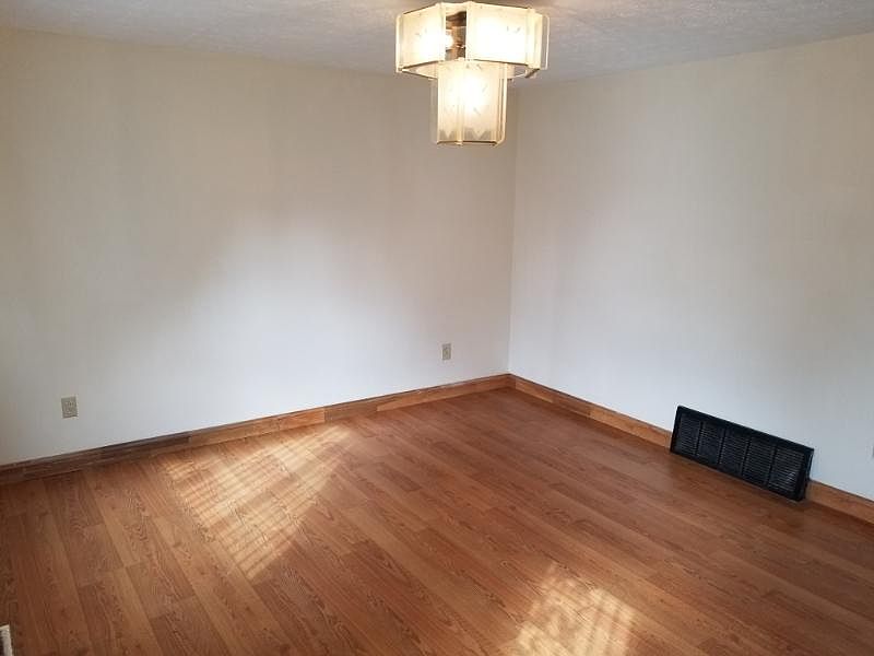 1st image of 2518 Queenswood Dr
