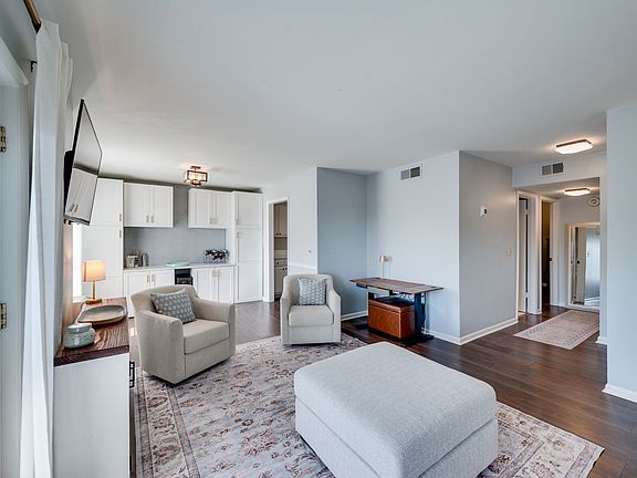 2nd image of 404 Summit Ridge Pl