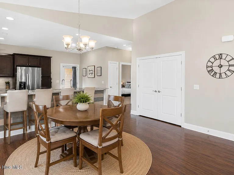 2831 Country Club Dr — Photo 8