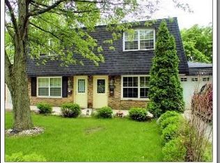 980 S Bridge Dr, Aurora, IL