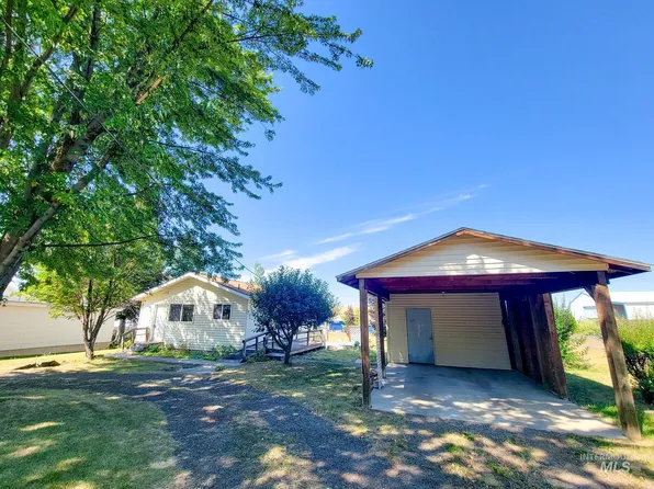 220 N 4th Ave, Craigmont, ID 83523