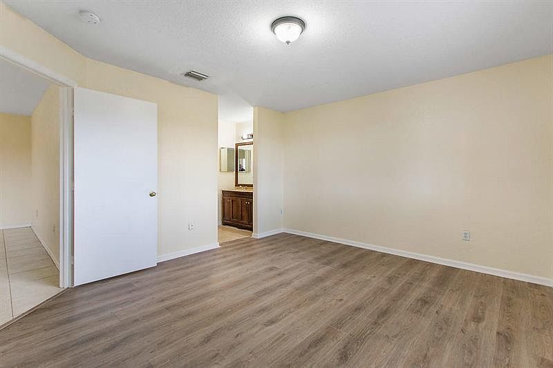2nd image of 8460 NW 40th St