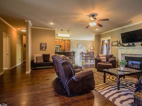 4th image of 3111 S Crescent Dr