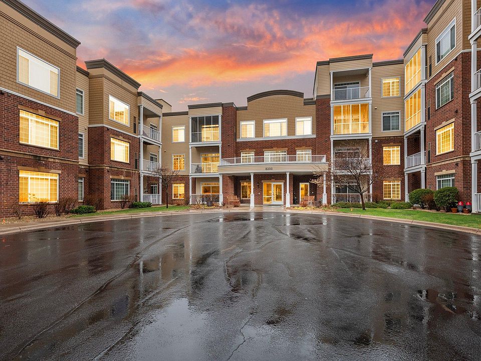 1st image of 8200 W 33rd St W #220