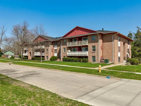 7815 Douglas Ave APT 305, Urbandale, IA 50322