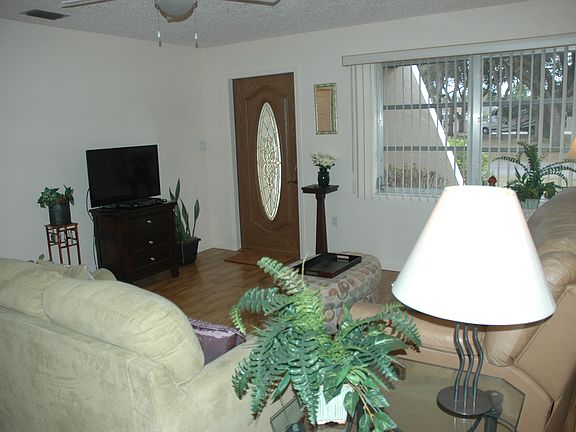5th image of 736 Jarvis St