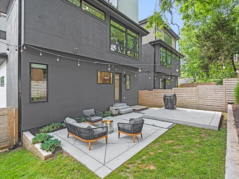 4540 Mercier St — Photo 32