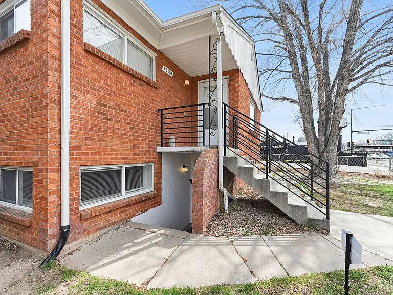 1520 Oneida St #B — Photo 2