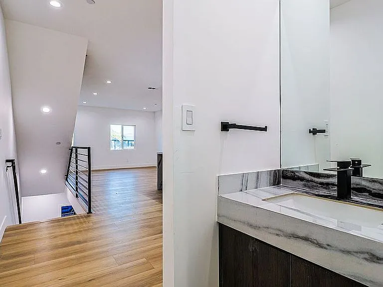 4838 W 17th St #1/2 — Photo 12