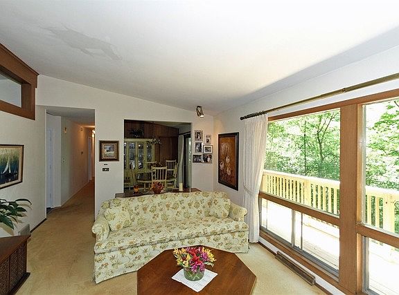 3rd image of 50 Park Ct