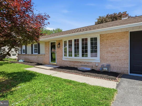 1825 Powder Mill Rd, York, PA 17402