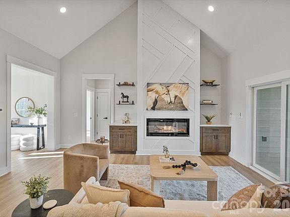 2nd image of 1135 Stonegate Dr