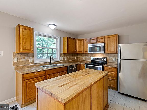 2nd image of 3 Alexis Dr