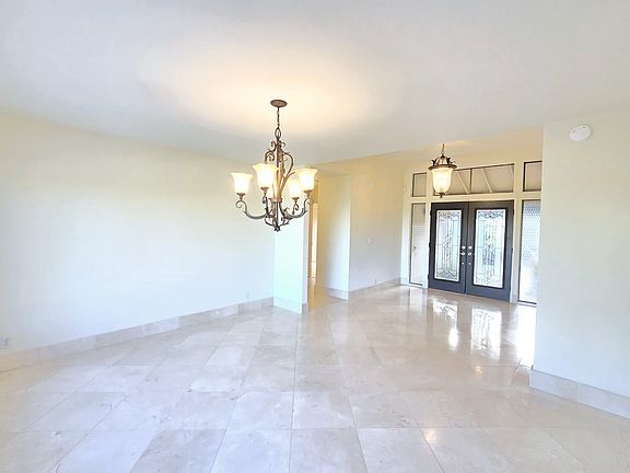 4th image of 35 Tobin Clark Dr