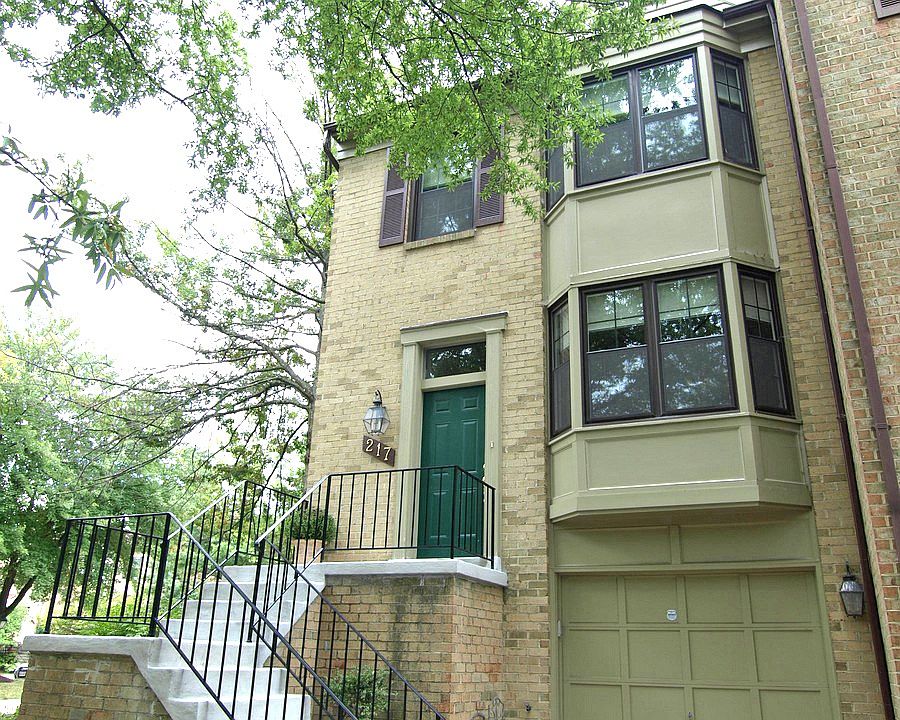 1st image of 217 Lynn Manor Dr