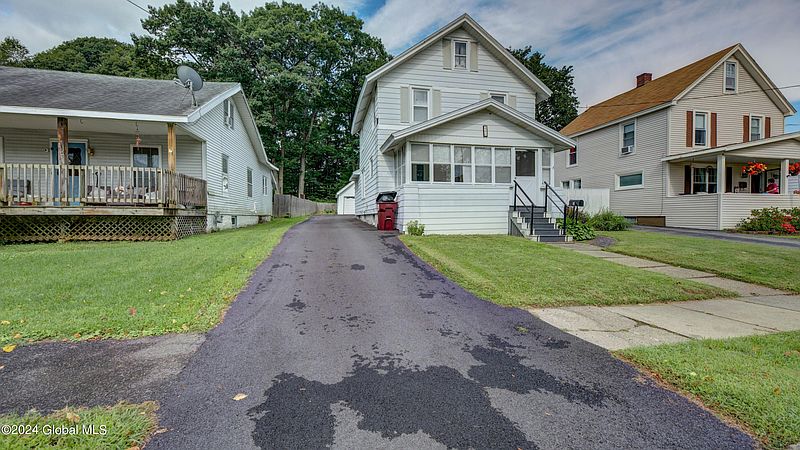 3rd image of 44 Pearl Street