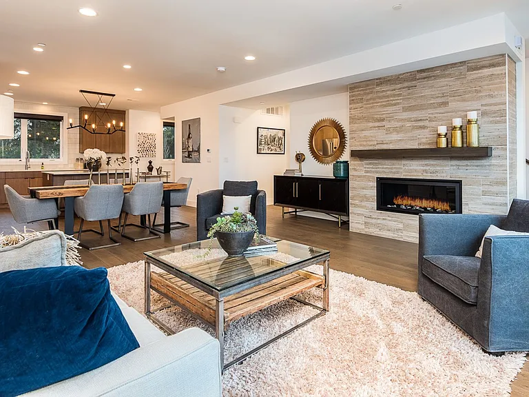 Park Central Townhomes - 4 Stories, 3 bedrooms, 31/2 bathrooms, 2 car garage and a rooftop deck w... — Photo 20