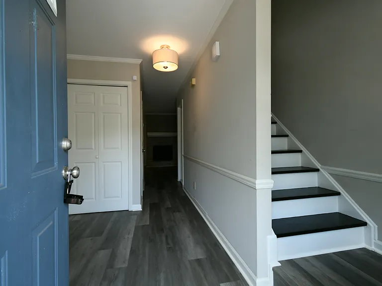 202 Hembree Park Ter — Photo 3