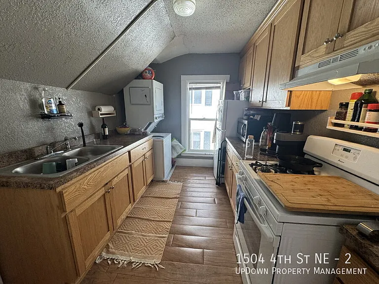1504 4th St NE #2 — Photo 10