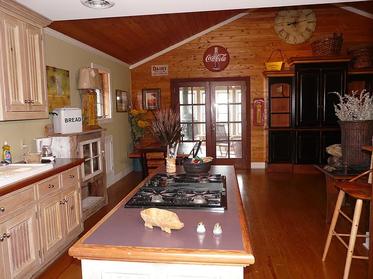 Kitchen/Living Area
