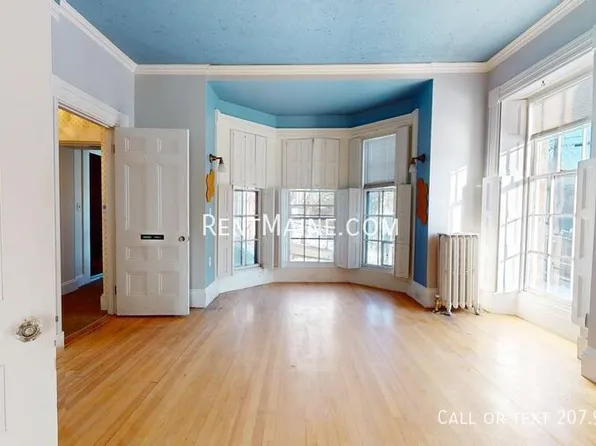 77 Broadway APT 1, Bangor, ME 04401