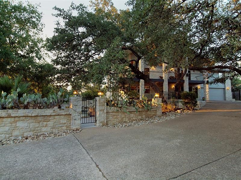1st image of 105 Yacht Ct