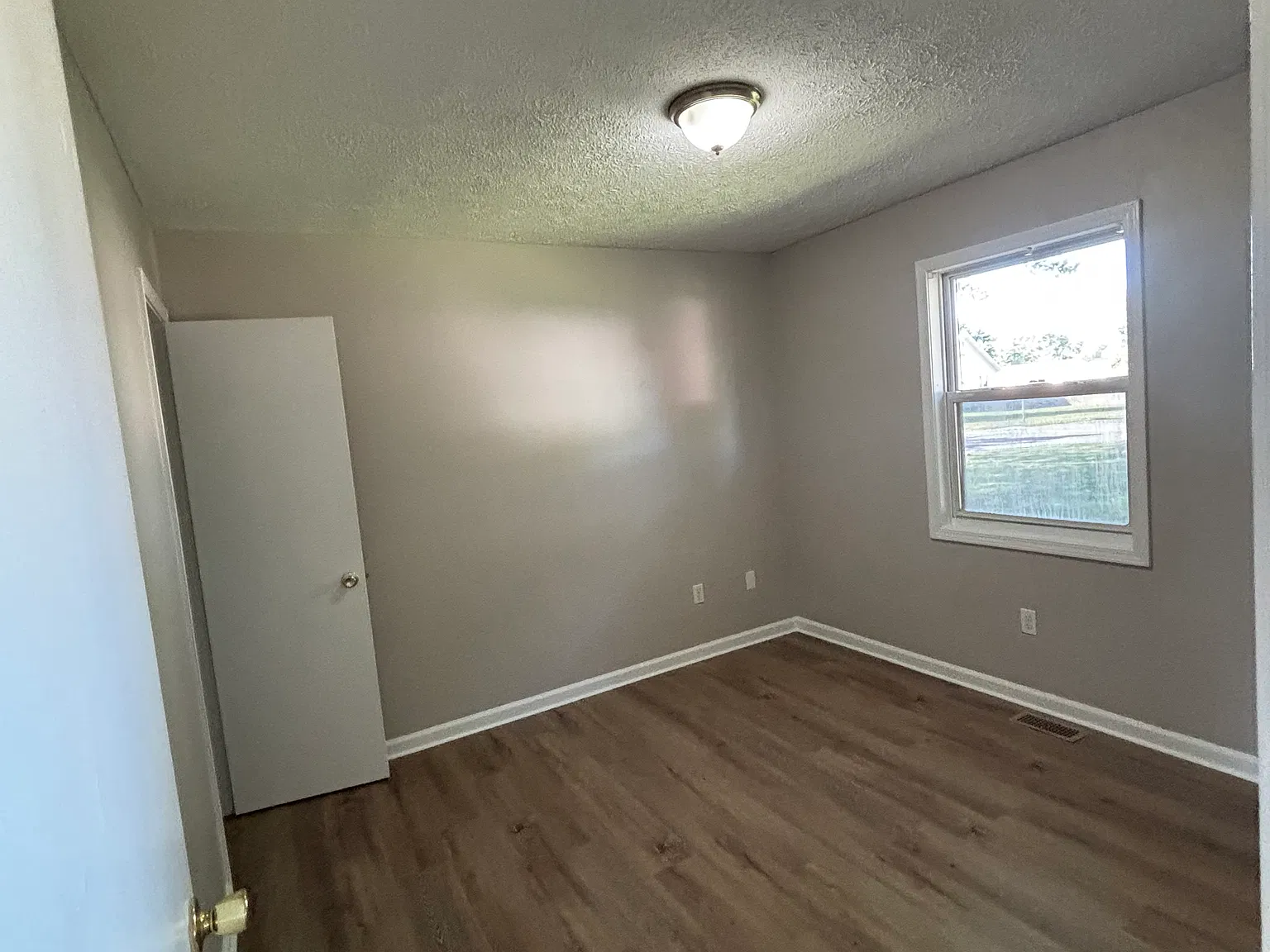 2 bed, 800 sqft, $1,200 — Photo 2