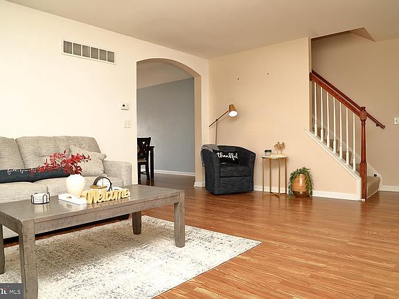 3rd image of 157 Nicole St