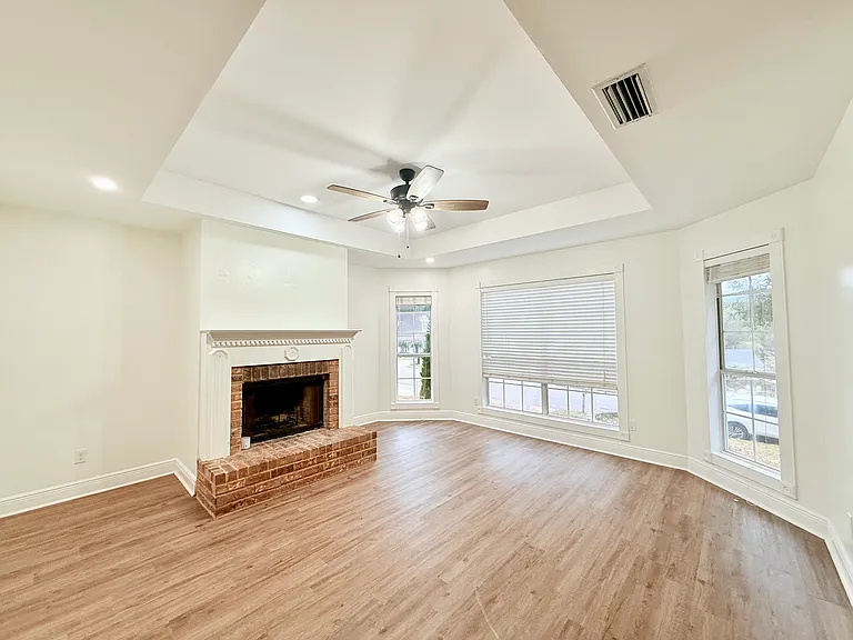 3101 Autumn Ridge Dr W — Photo 2