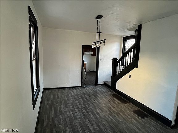 3rd image of 1216 Erie St