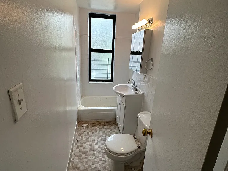 585 E 21st St #3J — Photo 5