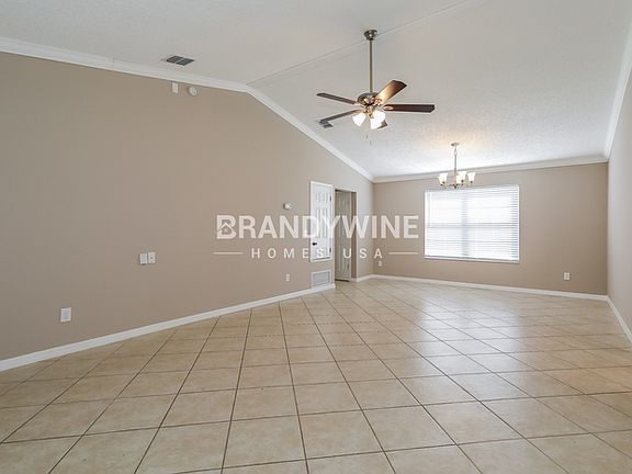 5th image of 1621 Twin Oak Dr E
