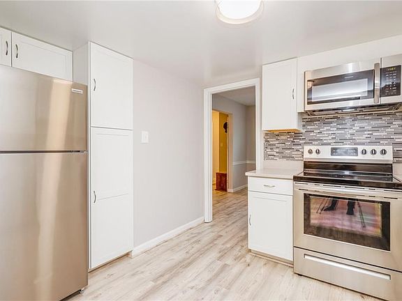 4th image of 838 N Grosvenor Ct