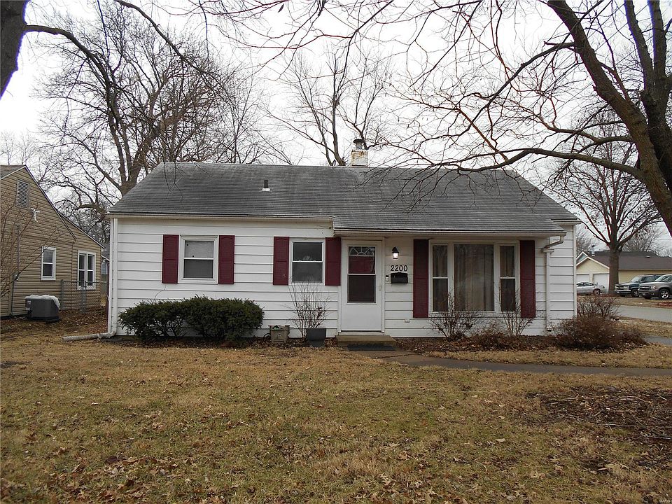 1st image of 2200 Woodlawn Ave