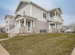 11721 S Roundtree St APT 200, Olathe, KS 66061